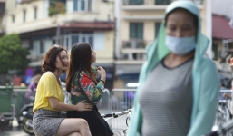 Nhiều người dân Hà Nội vẫn thờ ơ trước quyết định xử phạt không đeo khẩu trang nơi công cộng