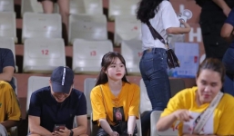 Bạn gái Quang Hải đăng status tâm trạng, dân tình bán tín bán nghi trục trặc chuyện tình cảm