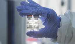 Cận cảnh công đoạn sản xuất những liều vắc xin Covid-19 đầu tiên trên thế giới của Nga