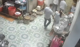 Thanh niên biến thái nhận bài học nhớ đời vì 'bàn tay hư' đặt không đúng chỗ trên người cô gái lạ