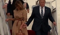 Lý do Tổng thống Trump bị vợ không cho nắm tay khi xuống chuyên cơ