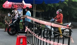 Ngồi chung phòng thi tốt nghiệp THPT với con trai BN Covid-19, 23 thí sinh bị cách ly