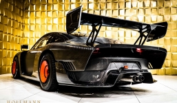 Porsche 935 thân vỏ sợi carbon, công suất 700 mã lực chào bán gần 40 tỷ đồng