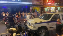 Khoảnh khắc xe công an phường càn quét nhiều xe máy trên phố Bùi Viện