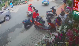 'Nữ quái' có pha móc cốp trộm ví quá tinh vi ở giữa phố Hà Nội