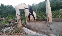 Thể hiện màn 'vận công' đẩy tường, nam thanh niên gặp cái kết khiến tất cả thất kinh