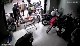 Chờ mãi không thấy mâm tiền, nhóm 'cô hồn sống' có hành động phá hoại gây bức xúc