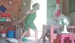 Vụ cụ bà bị con gái đánh đập, đổ phân lên đầu: Công an Long An vào cuộc điều tra