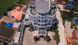 Chân dung đại gia đất Cảng sở hữu 2 tòa lâu đài hàng trăm tỷ vừa bị bắt