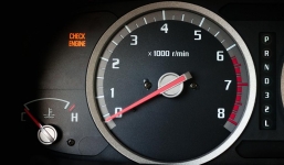 Thói quen chạy gần cạn xăng mới đổ ảnh hưởng đến động cơ xe thế nào?