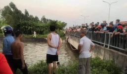 Ngã xe máy rồi rơi xuống sông, 3 ông cháu đuối nước thương tâm