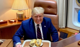 Tổng thống Donald Trump gây bão MXH khi lần đầu chia sẻ khoảnh khắc ăn bánh mì Việt Nam 