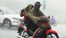 Không khí lạnh chính thức đổ bộ, Hà Nội trời chuyển mát, chiều tối và đêm có mưa