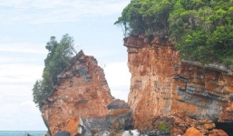 Thái Lan: Bão Noul làm vỡ một phần hòn đảo có niên đại khoảng 260 triệu năm