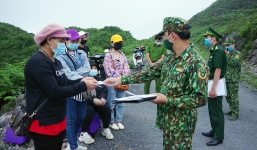 Bị chồng Trung Quốc phát hiện đang 'nuôi tu hú', người phụ nữ dẫn con vượt biên về Việt Nam