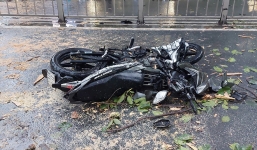 Vụ cây cổ thụ bật gốc đè người đi xe máy ở TP.HCM: Nạn nhân không qua khỏi