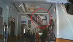 Vụ con dâu đạp nhầm chân ga khiến bố chồng trọng thương: Hình ảnh cô gái 'vô cảm' khiến CDM khó hiểu