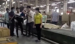 Cộng đồng mạng truy tìm nam thanh niên 'vung tay' khiến nữ công nhân ngất xỉu