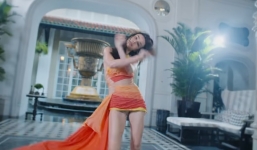 Quẩy cực sung trong MV đầu tay, 'bông hồng lai' Mlee lộ khoảnh khắc hớ hênh trước ống kính 