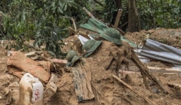 Cô giáo xứ Thanh viết về 13 cán bộ, chiến sĩ hi sinh: 'Về thôi, các anh ơi! cả Tổ quốc đang chờ!'