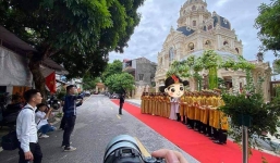 Đám cưới khủng ở Tuyên Quang: Đón dâu bằng Rolls Royce 8888, tổ chức trong lâu đài cố tích