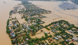 Toàn cảnh 'khúc ruột' miền Trung bị nước lũ nhấn chìm trong trận đại hồng thủy lịch sử