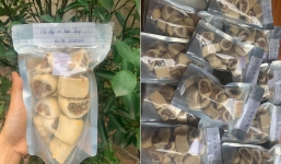 Tự tay làm 20kg bánh chả gửi cho đồng bào miền Trung, nữ sinh Hà Nội được khen là cô Tấm thời nay