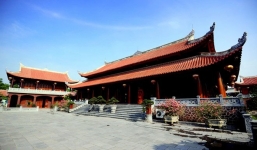 Biệt phủ 2000m3 gỗ quý được ví như Tử Cấm Thành của đại gia xứ Nghệ 