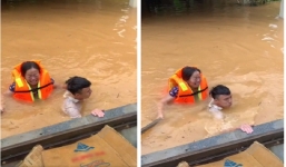 Người phụ nữ bật khóc khi được giải cứu sau 4-5 ngày nhịn đói ngâm mình trong nước