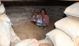 Khẩn cấp: Bão số 9 mạnh nhất 20 năm trở lại đây đổ bộ vào miền Trung, người dân đào hầm trú ẩn