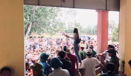 Thủy Tiên nói về vụ cán bộ thôn thu lại hơn 400 triệu đồng cứu trợ, không có chuyện bà con chê bánh chưng