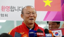 Đang dự đám cưới Công Phượng, HLV Park Hang Seo bất ngờ nhận món quà ý nghĩa ở quê nhà