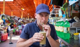 Đặc sản sinh tố ếch khiến dân tình nghe đã thấy muốn ói, liệu bạn có đủ can đảm để thử?