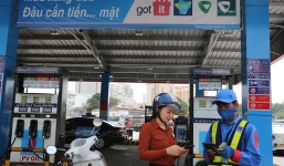 Giá xăng dầu bật tăng mạnh ngay trước ngày Black Friday