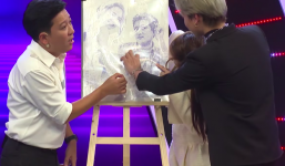 Trường Giang, Hari Won được tặng bức chân dung gia đình kỳ lạ: Sáng treo ở nhà Nhã Phương, tối mang sang Trấn Thành