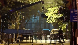 Quả bom 340kg còn nguyên 2 ngòi nổ ở phố Cửa Bắc được di dời thành công trong đêm