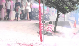 Đốt pháo trong ngày cưới để lấy le với bạn bè, chú rể nhận cái kết đắng