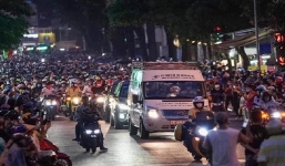 Thanh Thảo và sao Hải ngoại rơi nước mắt nhìn khoảnh khắc đưa tiễn NS Chí Tài về Mỹ