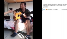  Du học sinh chia sẻ clip cố NS Chí Tài ôm đàn hát say sưa tại khu cách ly khiến nhiều người xúc động