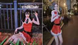 Coplay thành 'bà già Noel', Trần Đức Bo sung đến nỗi rơi cả bộ tóc giả