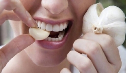 Tỏi ngăn ngừa cảm lạnh và cảm cúm cực tốt, nhưng đa số thường mắc sai lầm làm mất dưỡng chất quý