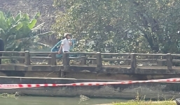 Buồn chuyện gia đình, người mẹ bồng 2 con nhỏ nhảy xuống kênh khiến cả 3 mất tích