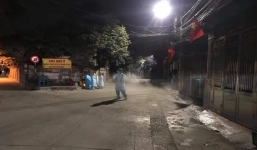 Nam nhân viên an ninh sân bay Vân Đồn mắc Covid-19 đã đi họp lớp, hát karaoke