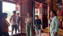 Hoài Linh hé lộ câu chuyện ly kỳ ở nhà thờ Tổ khiến hoa hậu Diễm Hương không khỏi ngạc nhiên