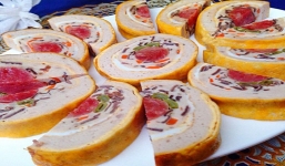 Hội gái đảm hướng dẫn làm giò hoa ngũ sắc đẹp mắt cúng mâm cỗ ngày Tết