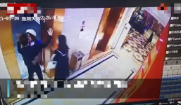 Bị gái lạ cưỡng hôn rồi biến mất khi chờ thang máy, nam thanh niên về nhà 'ốm tương tư'