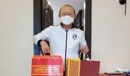HLV Park Hang-seo nhận được quà Tết mang hương vị Việt từ Thủ tướng 