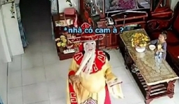 'Thần tài pha ke' vào nhà múa lấy may để giở trò xấu xí thì phát hiện nhà có cam