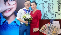 Trúc Nhân khoe lì xì từ mẹ đẻ, dân mạng liến phát hiện tính 'nhây' của nam ca sĩ từ đâu ra