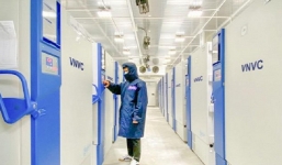 Hơn 100 nghìn liều vắc xin Covid-19 đầu tiên đã về tới sân bay Tân Sơn Nhất